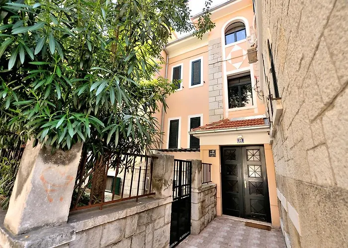 Charming Center 아파트 스플리트